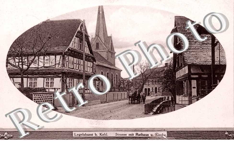 Strasse mit Rathaus u. Kirche