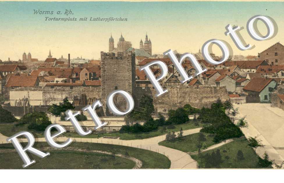 Torturmplatz mit Lutherpfortchen