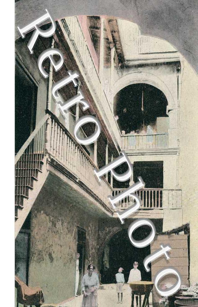 Interior of Old Residence. Interior de una residencia vieja