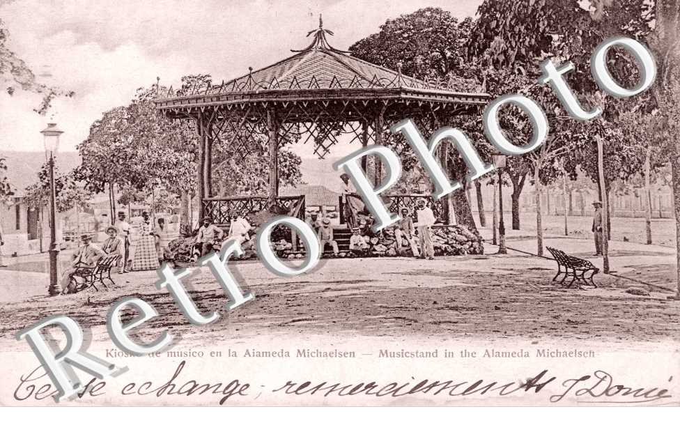 Kiosko de musico en la aiameda Michaelsen