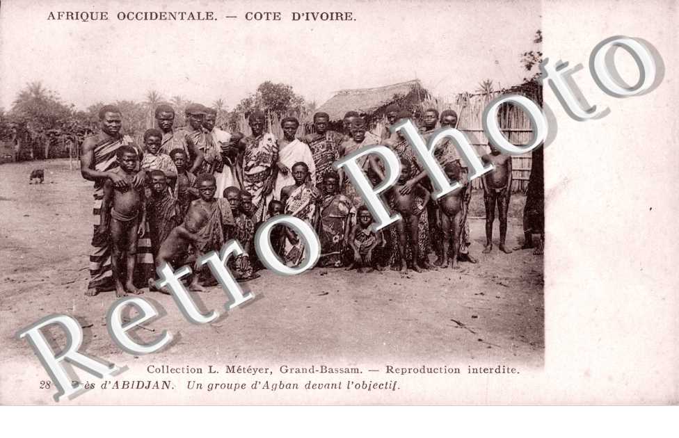 Un groupe d'Agban devant l'objectif