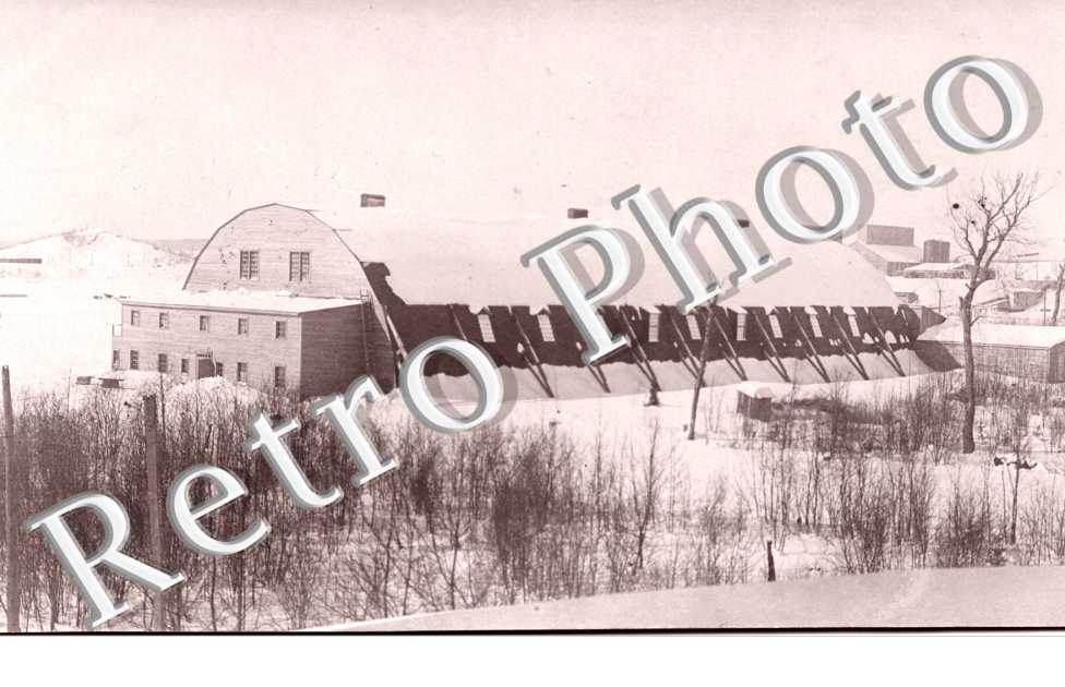 hangar sous la neige