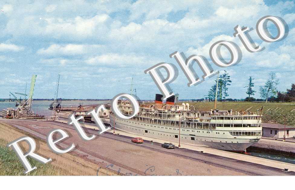 a large great lakes cruise steamer