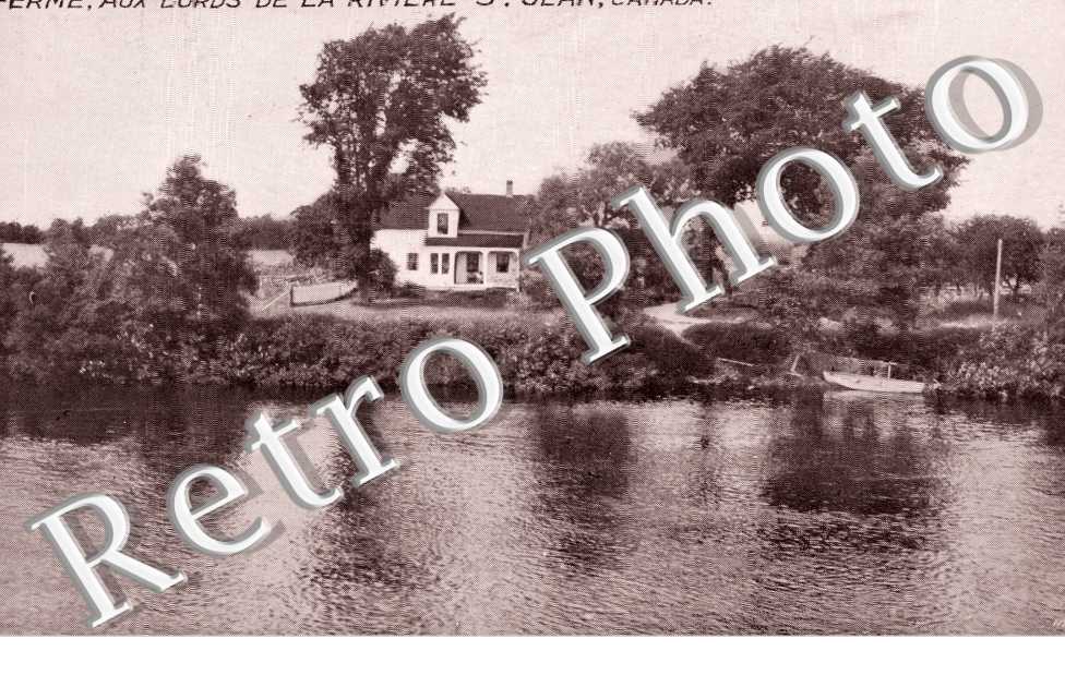 Ferme aux bords de la riviere