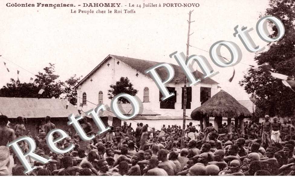 Le 14 juillet a Porto-Novo - Le peuple chez roi Toffa