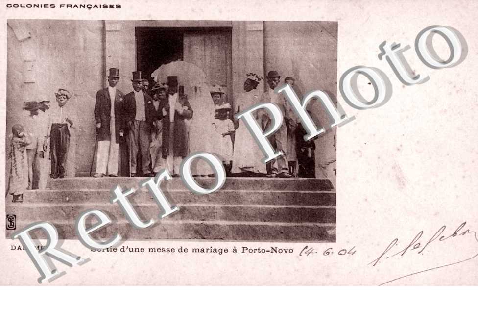 Sortie d'une Messe de Mariage a Porto-Novo
