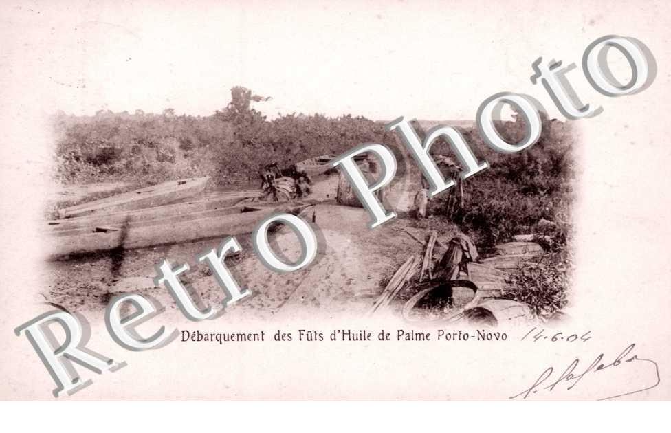 Debarquement des Futs d'Huile de Palme