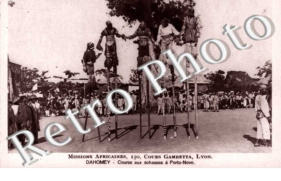 Course aux echasses a Porto-Novo