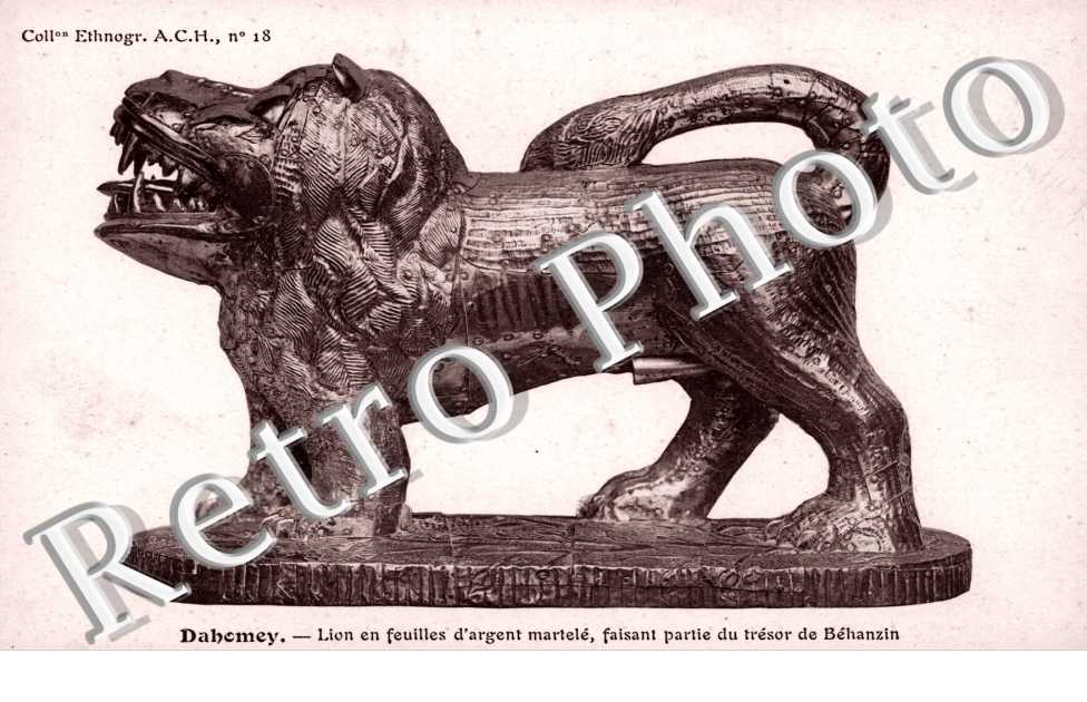 Lion en feuilles d'argent martele faisant partie du tresor de Behanzin