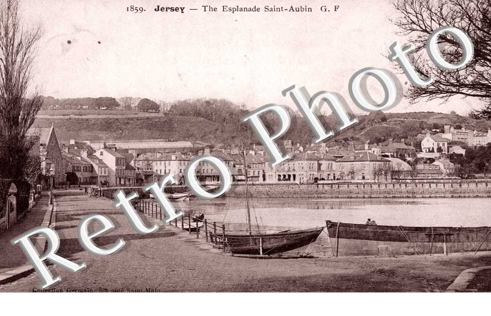 the Esplanade Saint-Aubin
