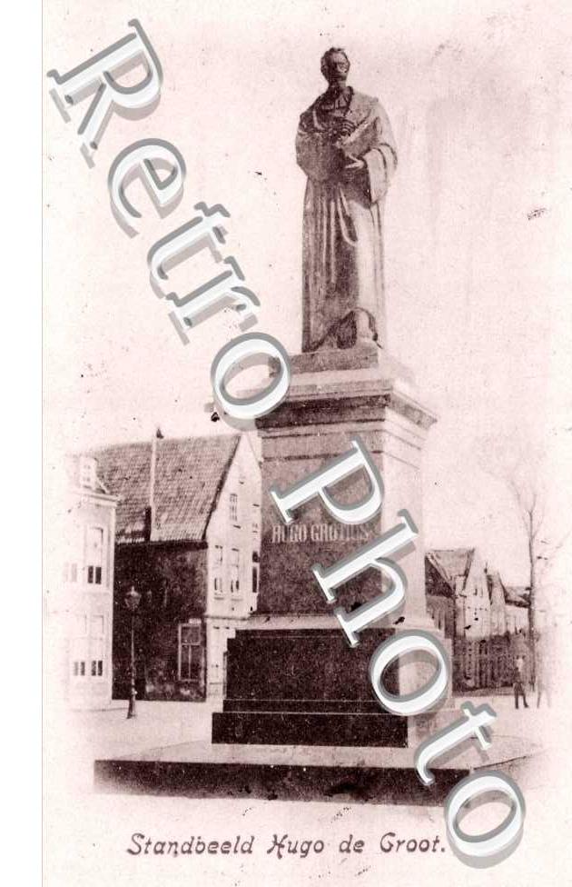 Standbeeld Hugo de Groot