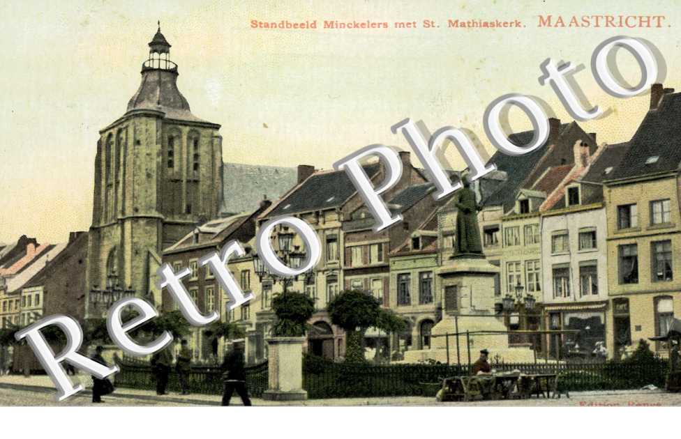 Standbeeld Minckelers met St. Mathiaskerk.