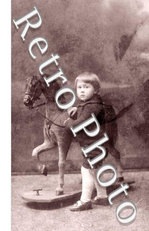 Un enfant pres d'un cheval a bascule