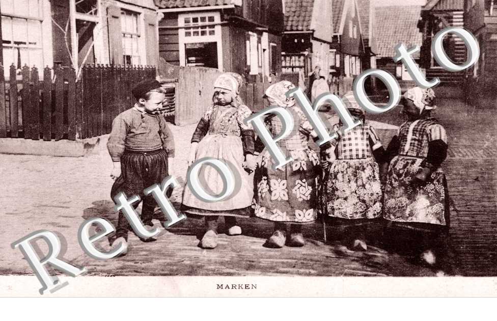 Des Enfants dans une Rue