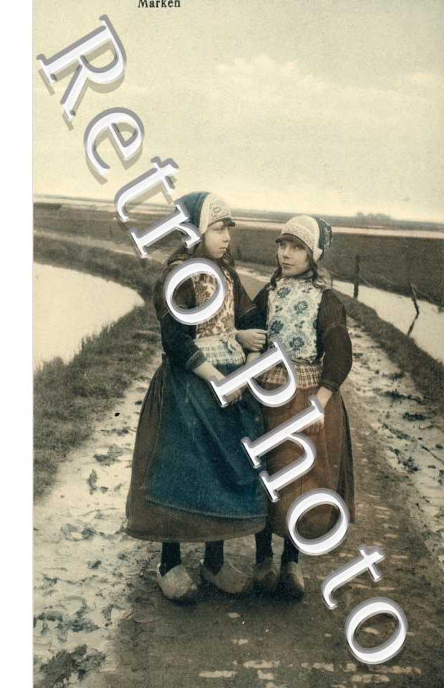 Deux Jeunes Femmes
