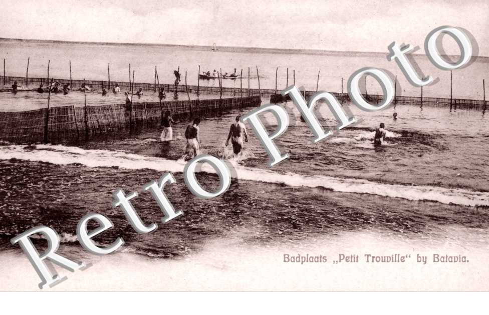 Badplaats "Petit Trouville" by Batavia