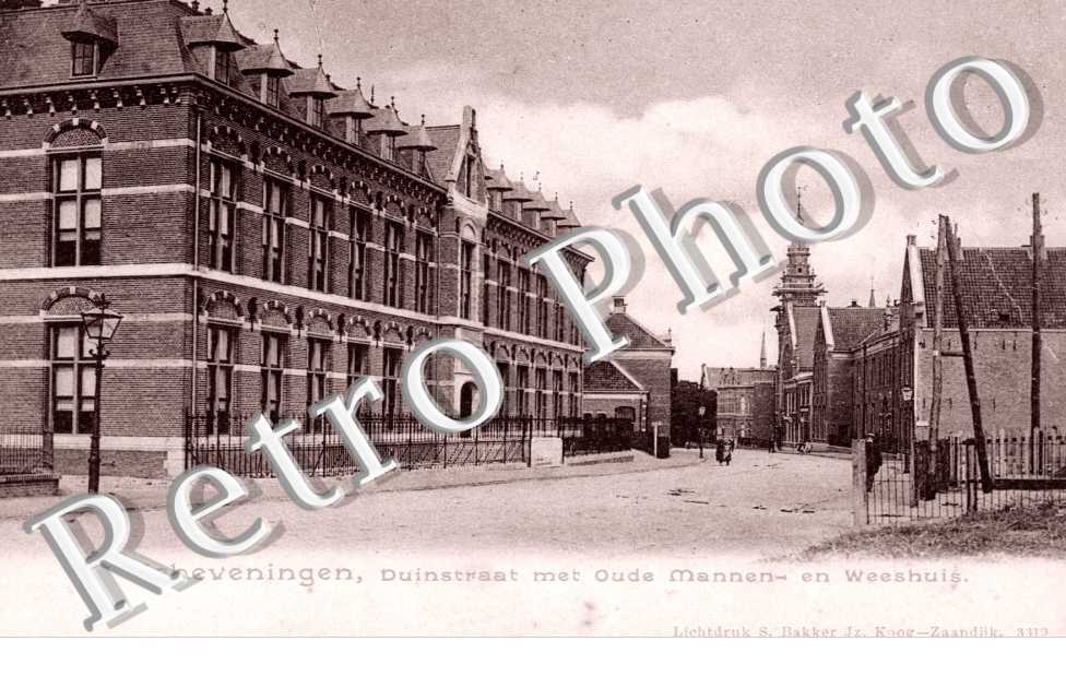 Duinstraat met Oude Mannen - en Weeshuis