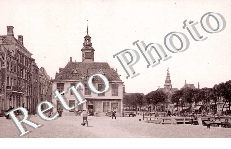 Beursplein met oude beurs