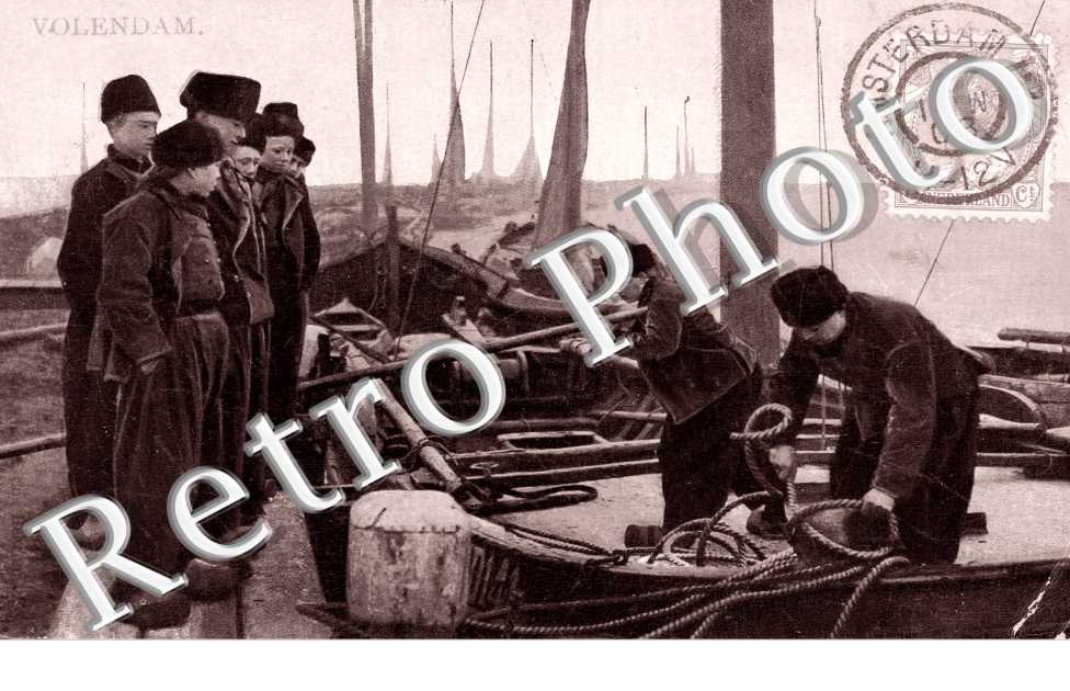 Marins a l'oeuvre sur leur bateau