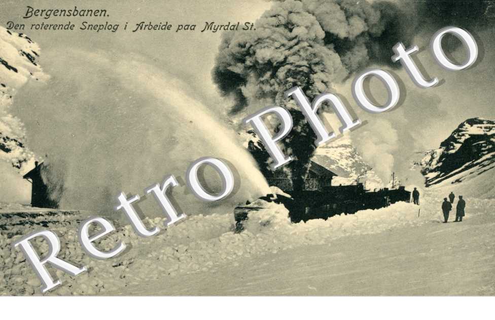 Den rotende Sneplog i Arbeide paa Myrdal St.