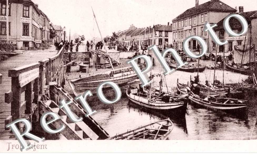 Des embarcations et les quais