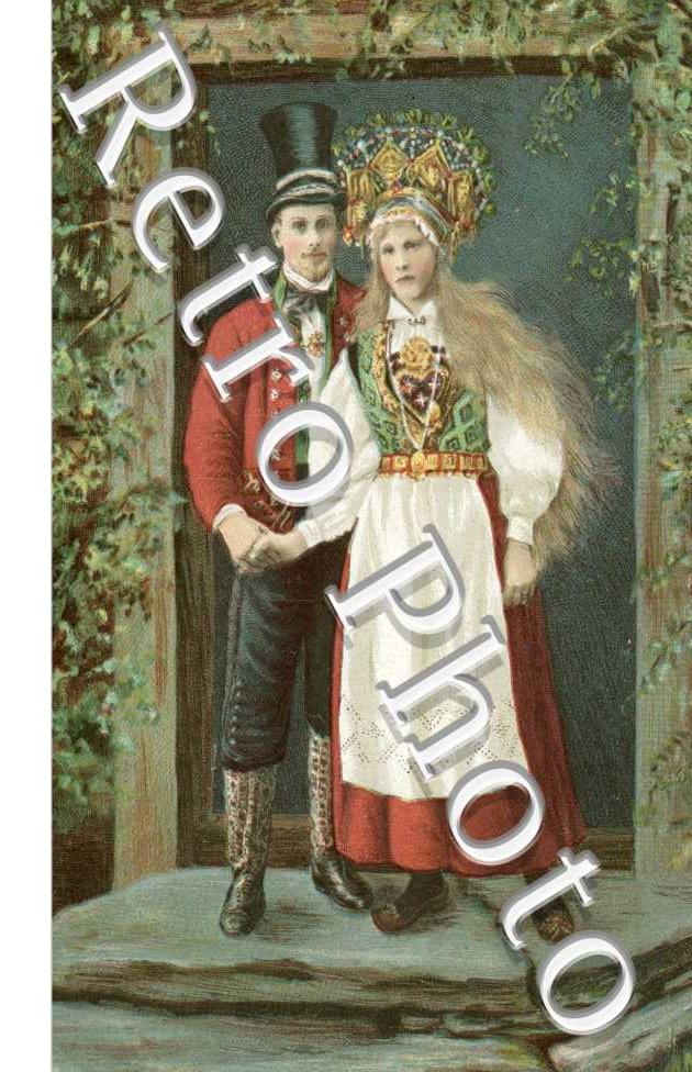 Un couple de norvegiens en costumes traditionnels