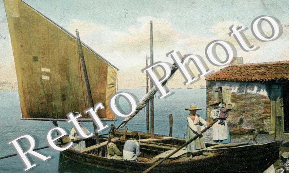 Une petite maison et un  bateau