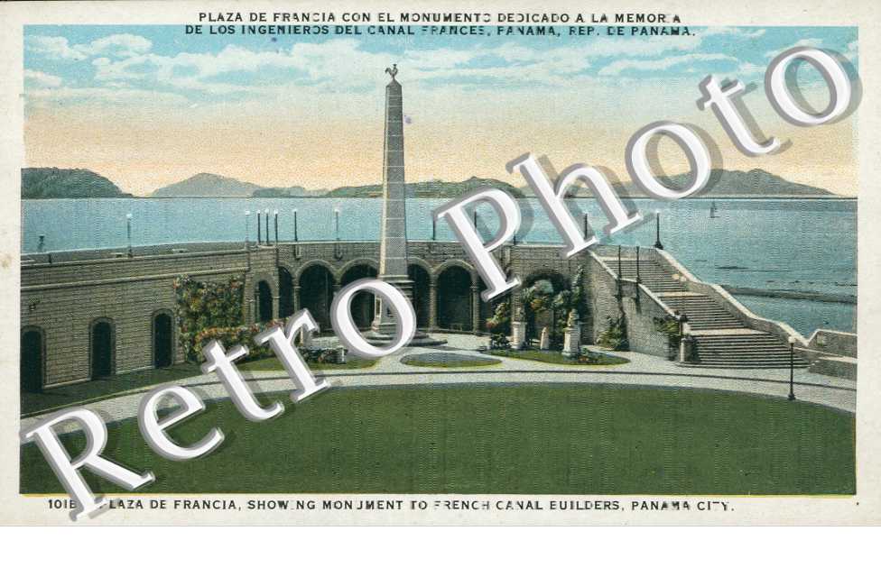 Plaza de Francia con el Monumento dedicado a la Memoria