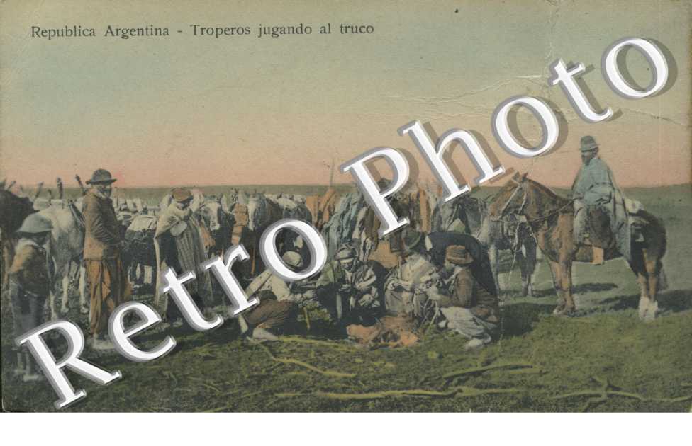 Troperos jugando al truco