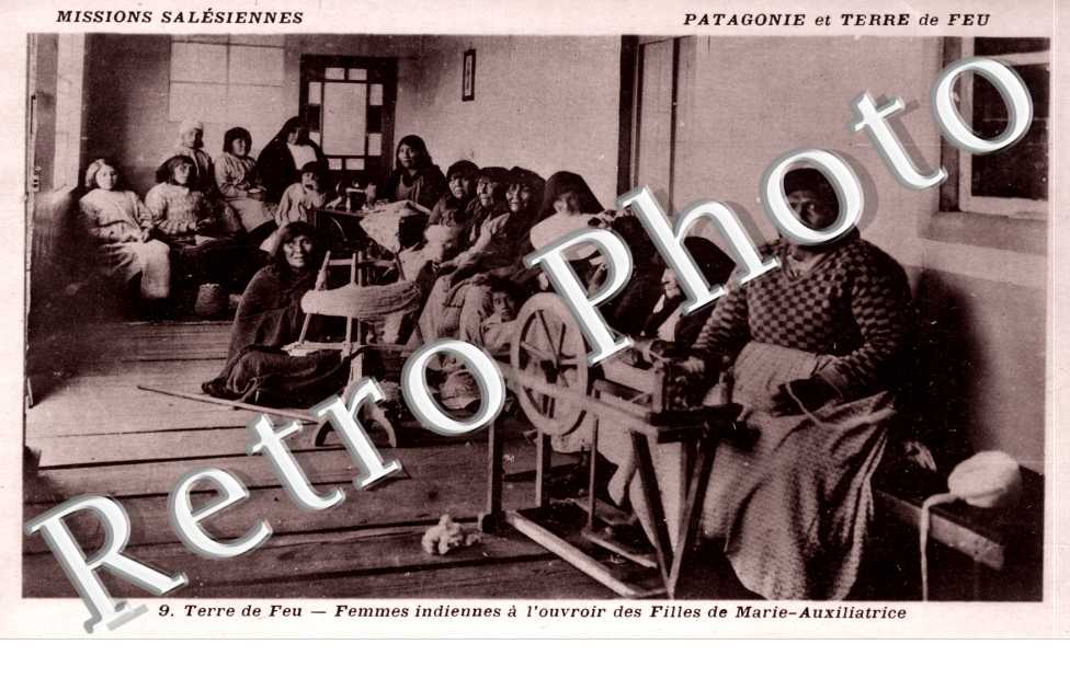 Femmes indiennes a l'ouvroir des filles de Marie-Auxiliatrice