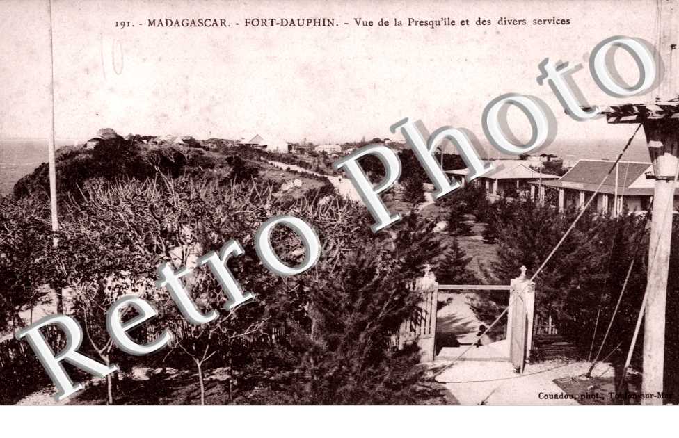 Vue de la Presqu'Ile et des divers services