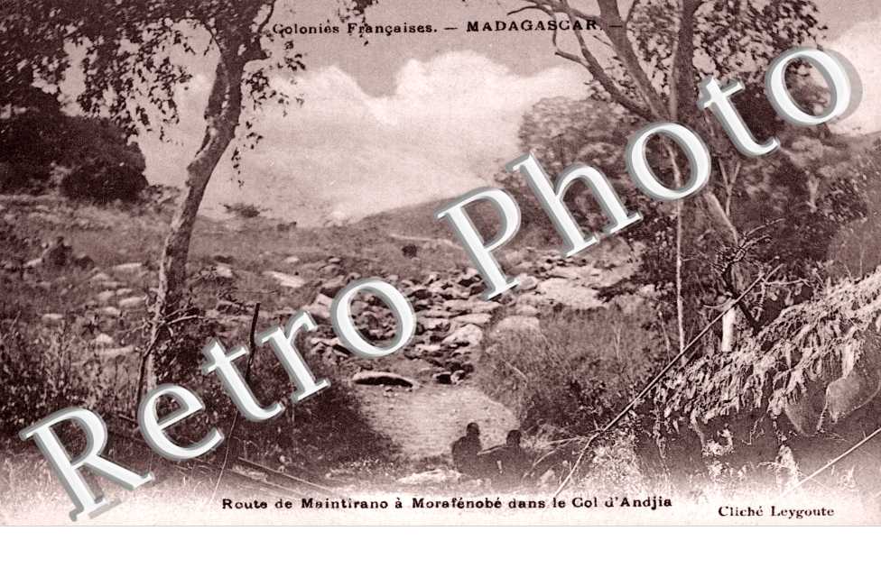 Route de Maintirano a Morafenobe dans le Col d'Andjia