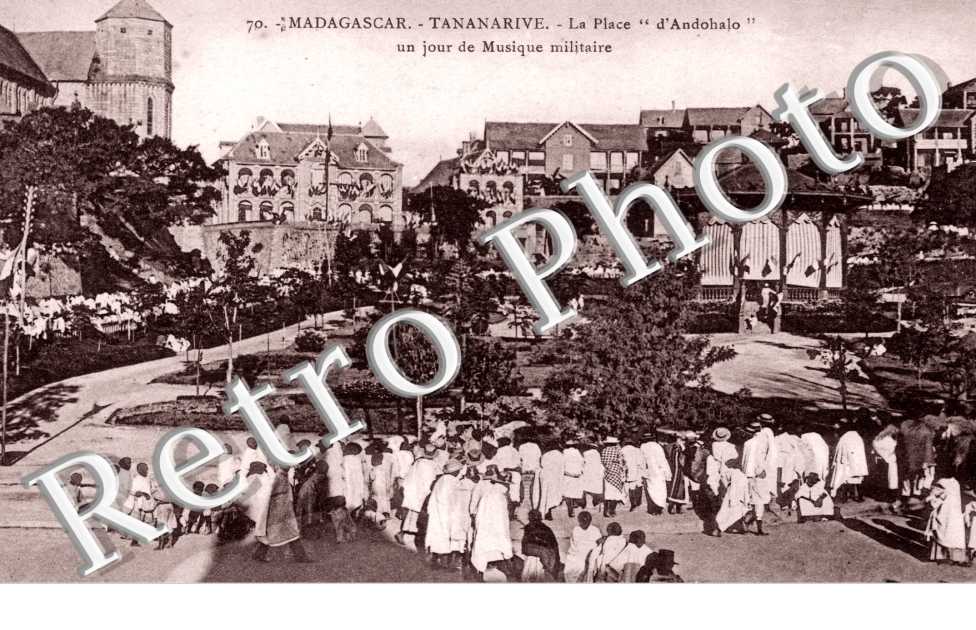 la Place d'Andohale, un jour de musique militaire