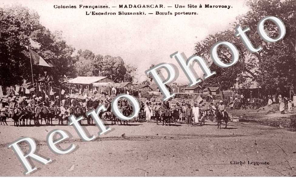 Une Fete a Marovoay, l'Escadron Sluzanski, Boeufs porteurs