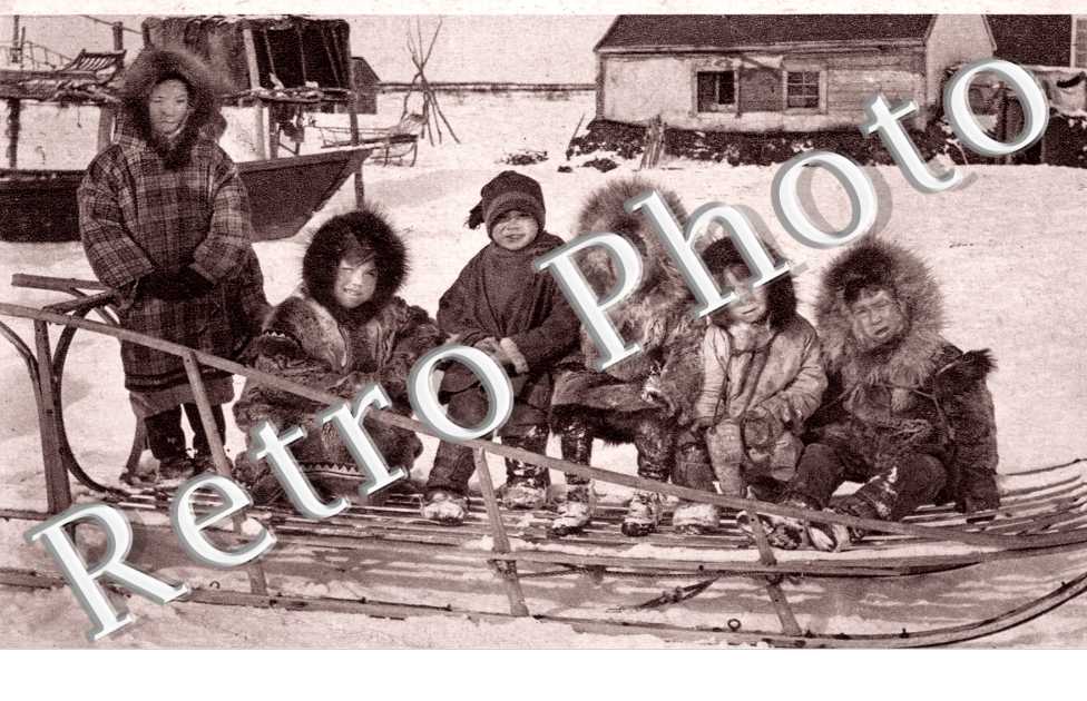"la jeune generation...en fourures", Cercle Artique, Alaska