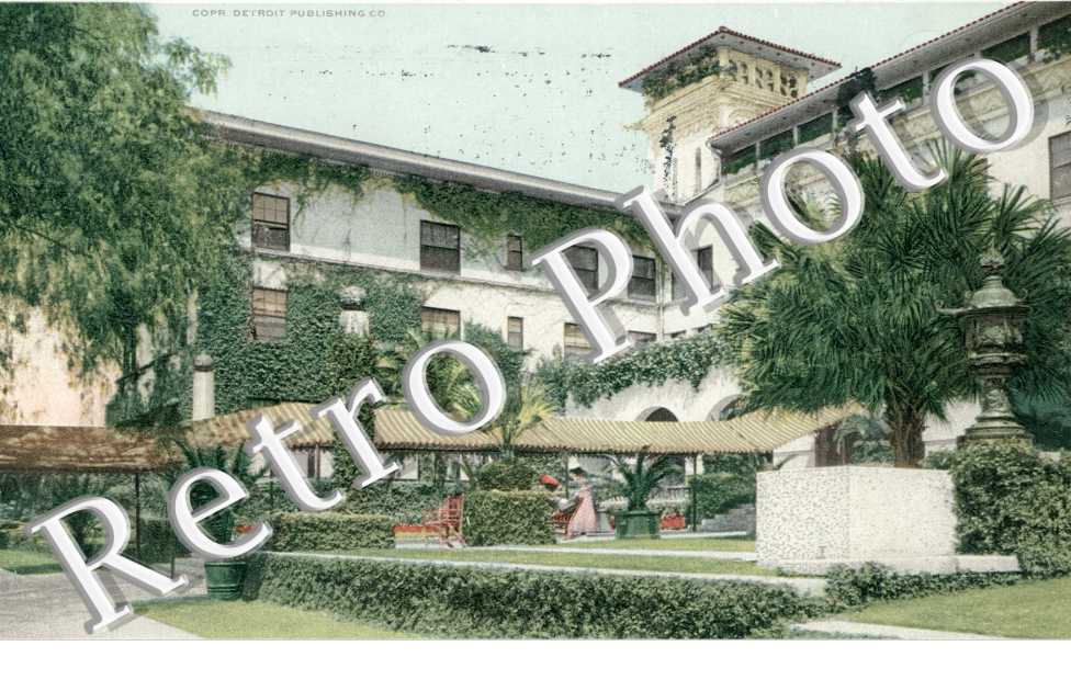 Entrance to Hotel Maryland
