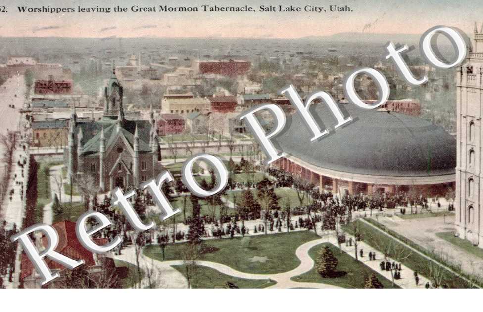 worshippers leaving the great Mormon tabernacle