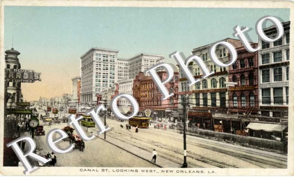 Canal St Looking