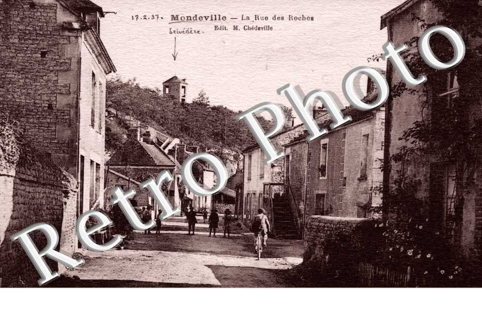 LA RUE DES ROCHES
