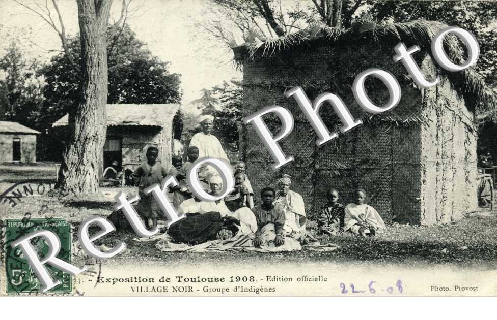 Village noir - groupe d'indigenes - exposition 1908
