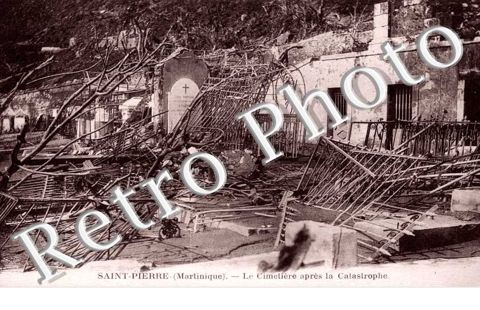 Le Cimetiere apres la Catastrophe du 8 mai 1902
