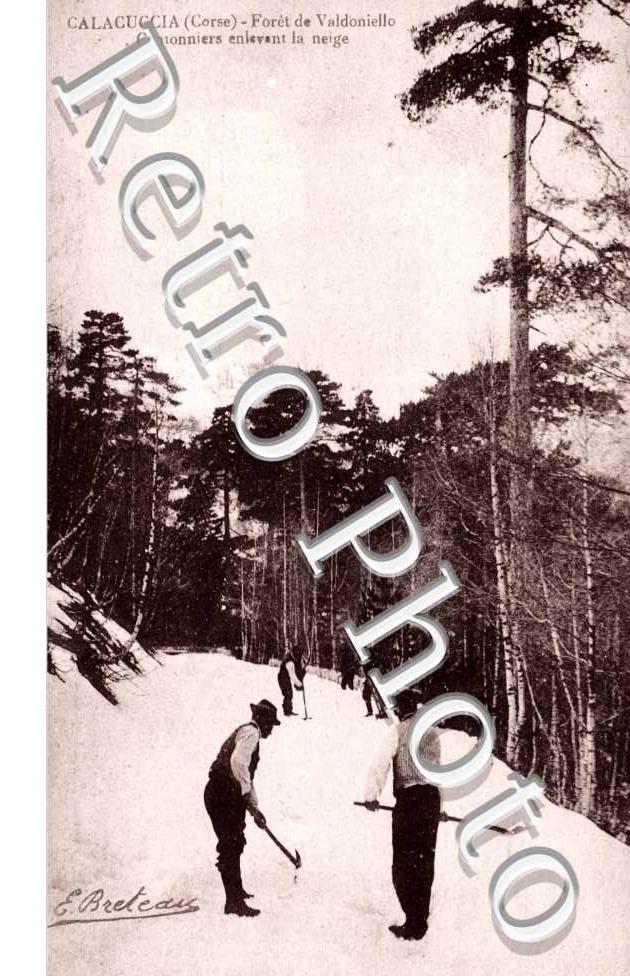 Foret de Valdoniello- cantonniers enlevant la neige