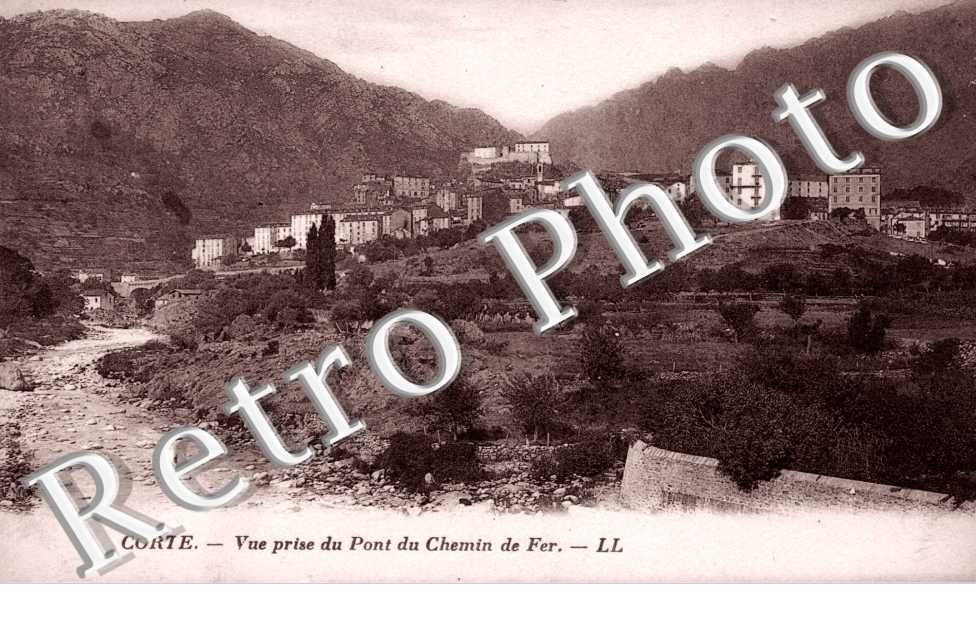 Vue prise du pont du chemin de fer