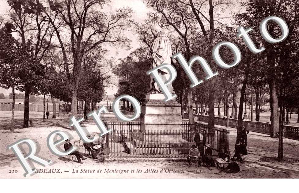 Statue de Montaigne et les allees d'Orleans