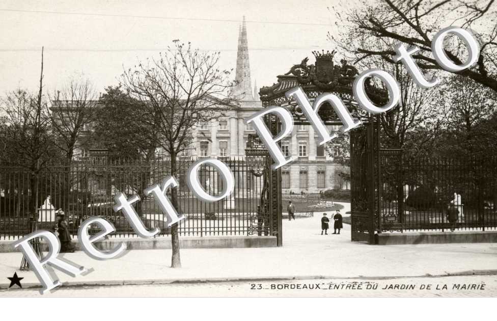 Entree du Jardin de la Mairie