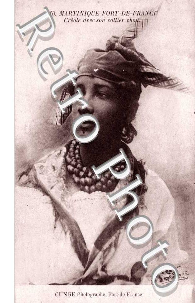 Creole avec son collier chou