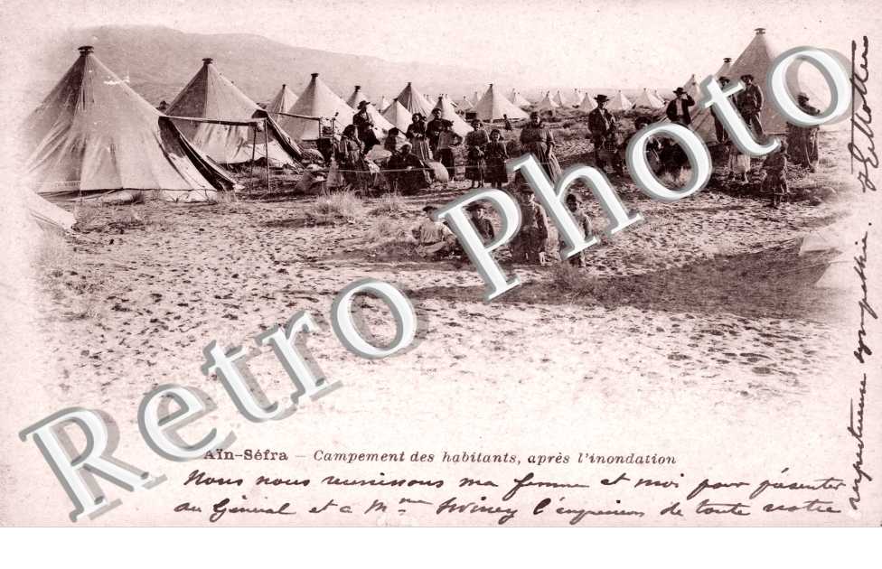 Campement des Habitants apres l'Inondation