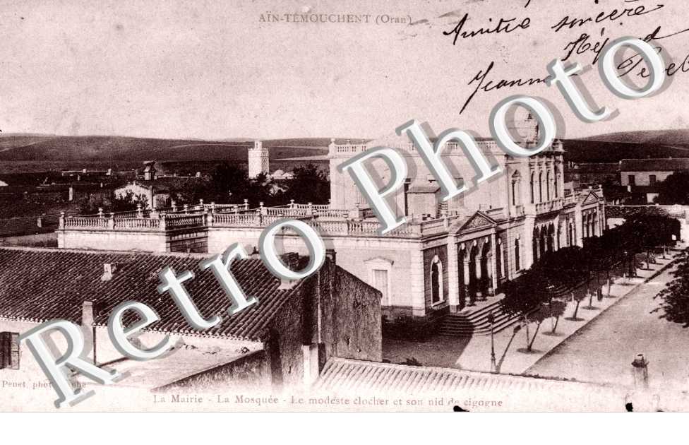 La mairie - la mosquee - le modeste clocher et son nid de cigogne