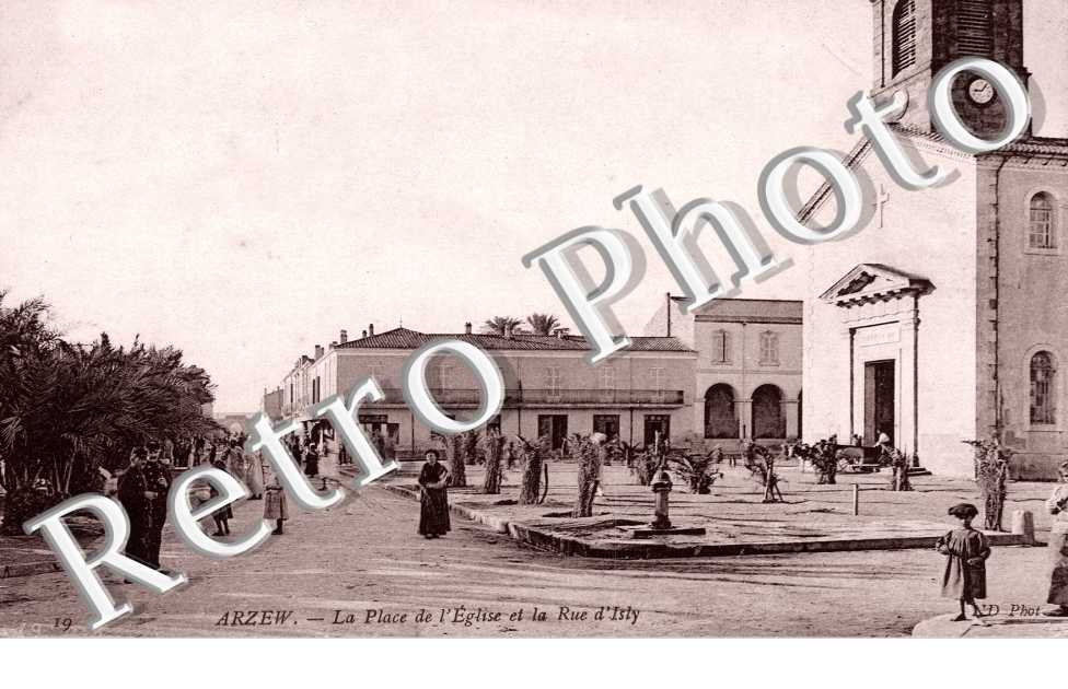 Place de l'eglise et la rue d'Isly