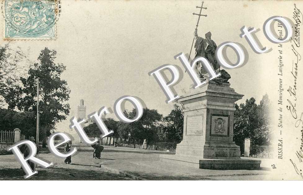 Statue de Monseigneur Lavigerie et le Royal Hotel